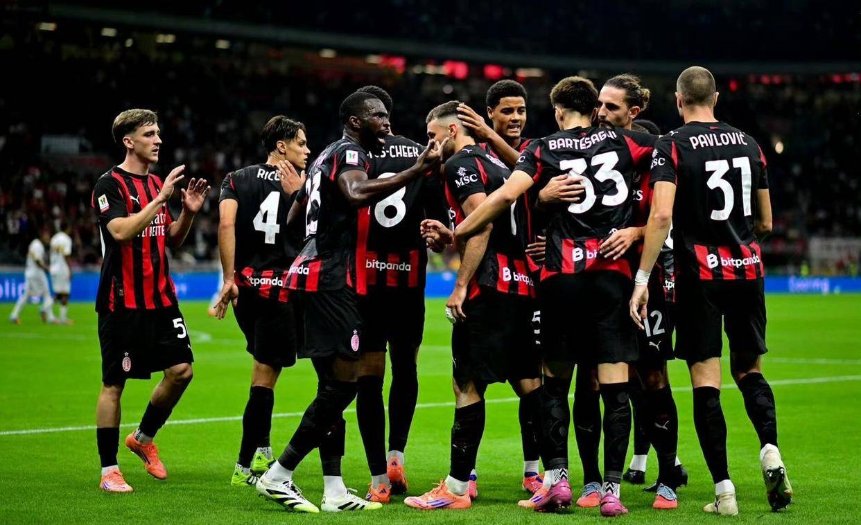 包含那不勒斯客场压阵，锋线富有创造力的词条