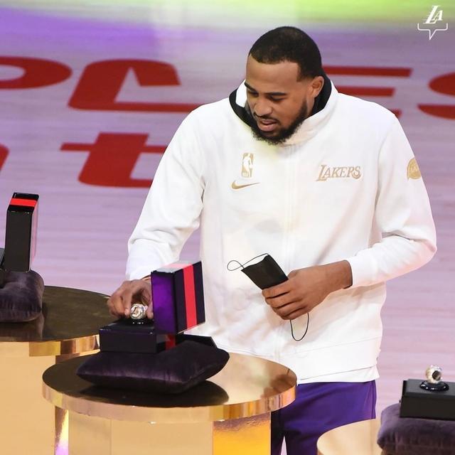 湖人队球员家庭喜迎新生婴儿分享喜悦的简单介绍 湖人队球员家庭喜迎新生婴儿分享喜悦的简单介绍